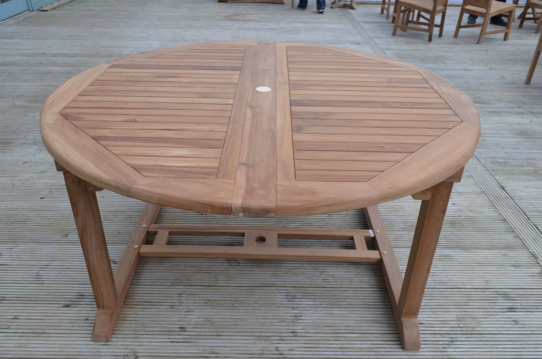 Ambleside | 1.5-2.3m Round Extending Teak Garden Dining Table | 6 to 10 Seater