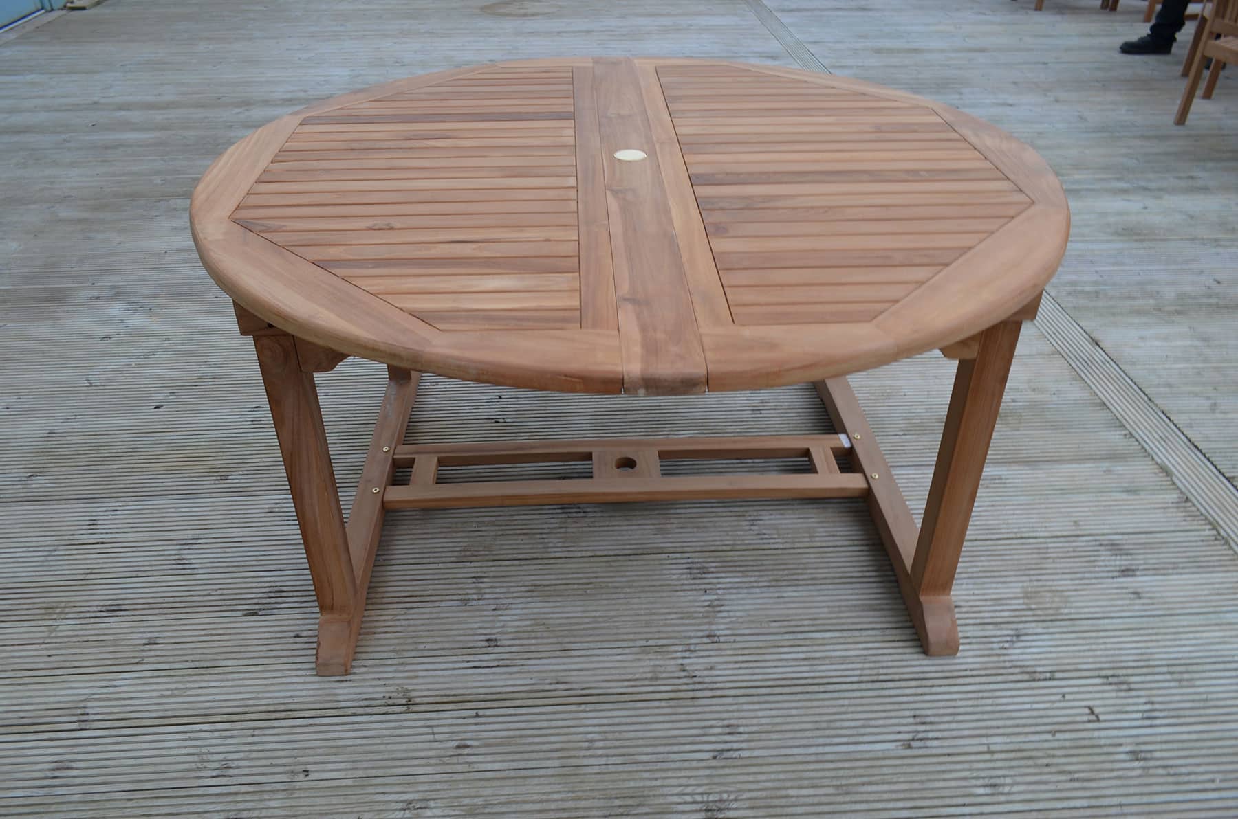 Ambleside | 1.5-2.3m Round Extending Teak Garden Dining Table | 6 to 10 Seater