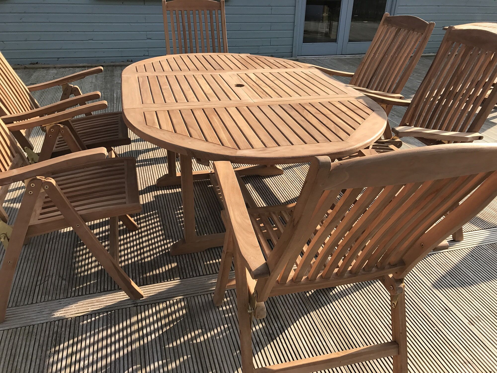 6 Seater Ambleside Teak Garden Dining Set - Ambleside 1.2m-1.8m Round Extending Table with 6 Teak Recliner Armchairs